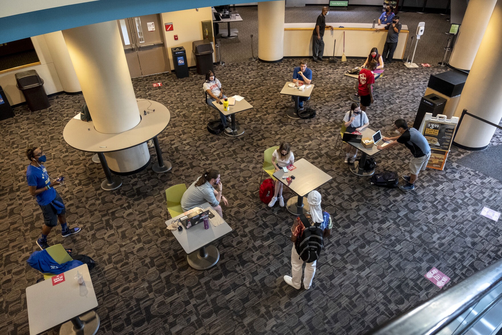 UMSL Students practicing social distancing